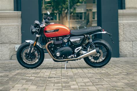 Triumph presenta le inedite Speed Twin 1200, prestazioni .